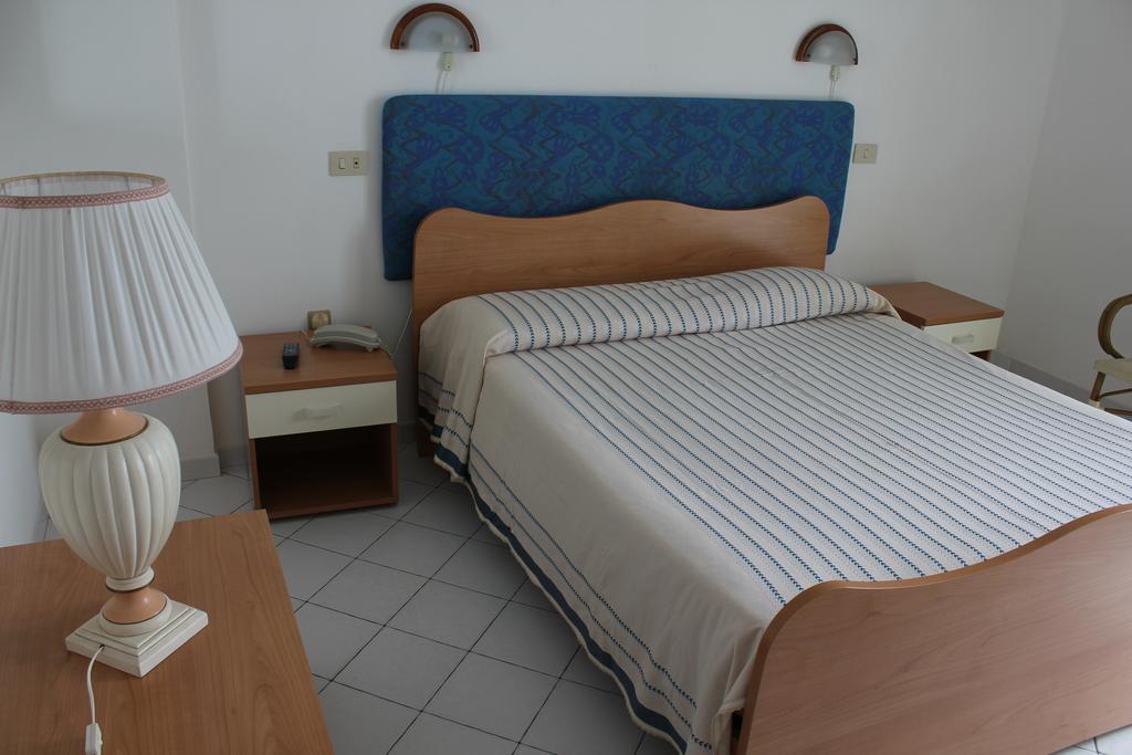 Hotel Ristorante Mareblu Amantea Habitación foto
